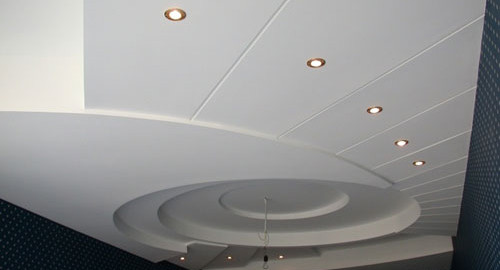 Потолок из пластика